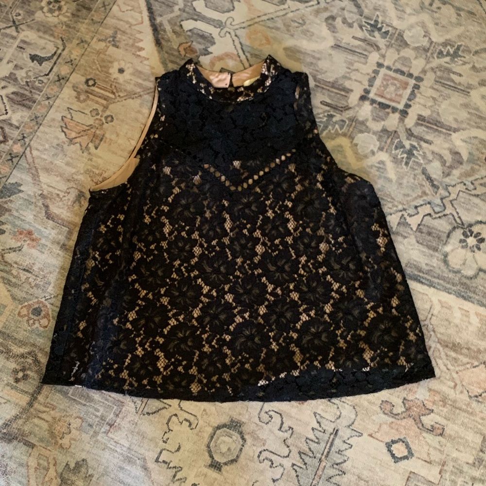 Like new WAYF black lace sleeveless top